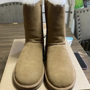 UGGS CLASSIC SHORT LOGO ZIP